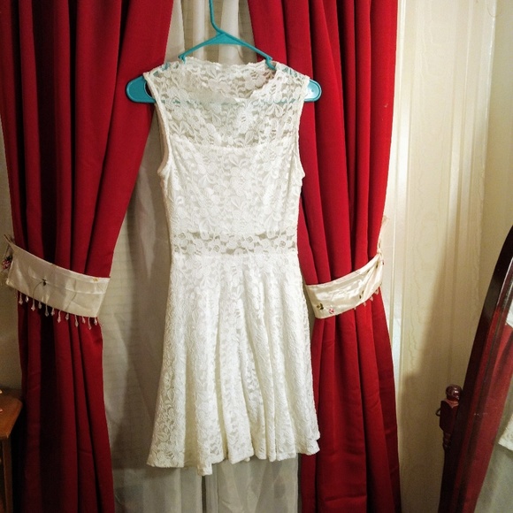 Love Chesley Dresses & Skirts - Sweet English Cream lace dress